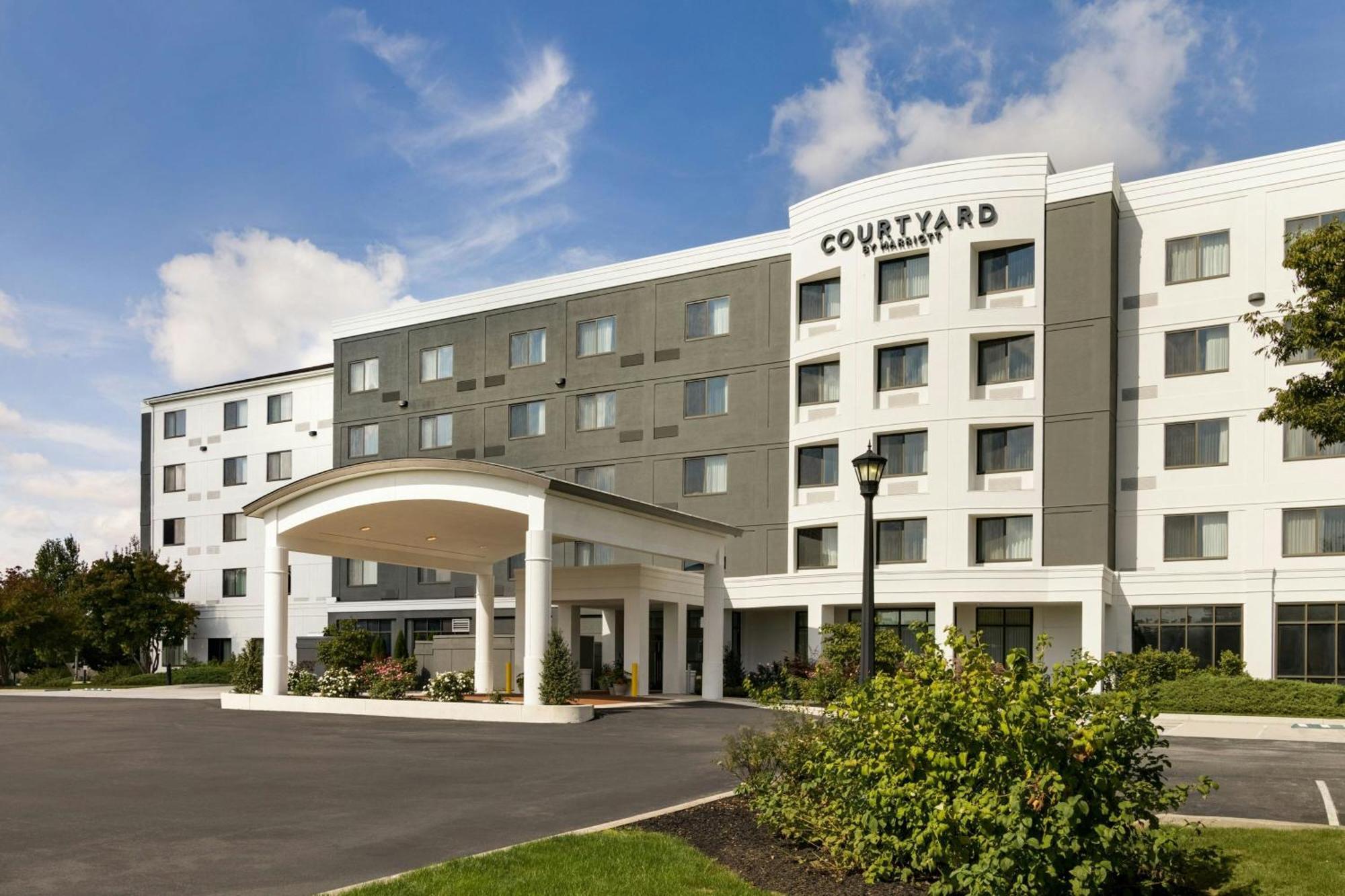 Courtyard Lancaster Hotel Fertility Exterior foto